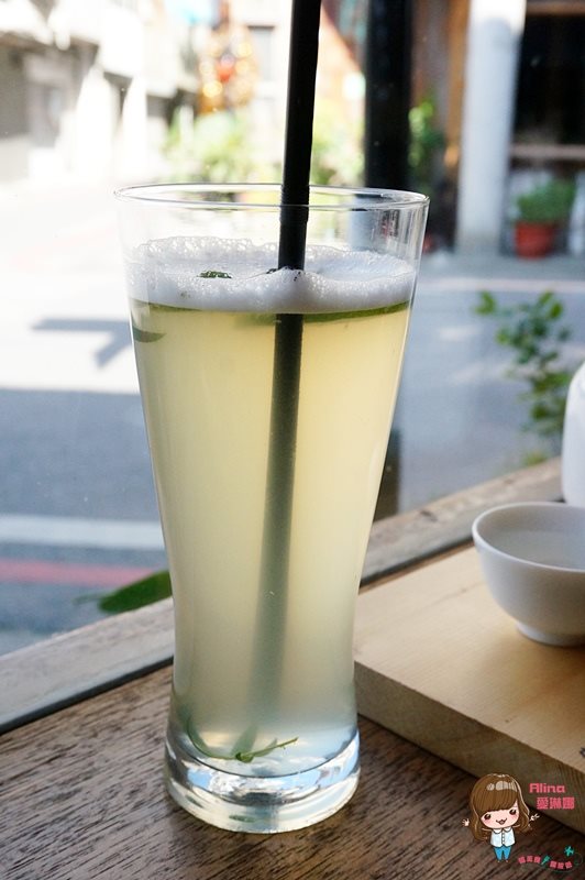 【花蓮咖啡】咖啡花 Caffe Fiore 老木屋文青咖啡館，推抹茶蛋糕捲 @Alina 愛琳娜