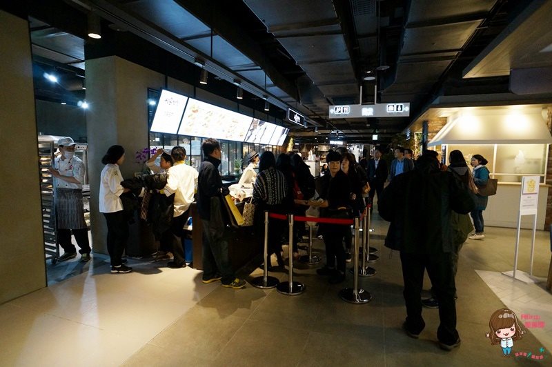 【首爾購物】東大門現代百貨Outlets 美食餐廳推薦 甜點鹹食好多種 @Alina 愛琳娜