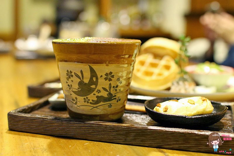 【台北美食】青逸時茶x慢味｜抹茶麻糬鬆餅，配日本媽媽味咖哩飯 @Alina 愛琳娜