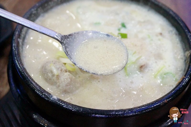 【首爾美食】弘大百年百歲土種蔘雞湯，黑棗人參雞塞白糯米 @Alina 愛琳娜