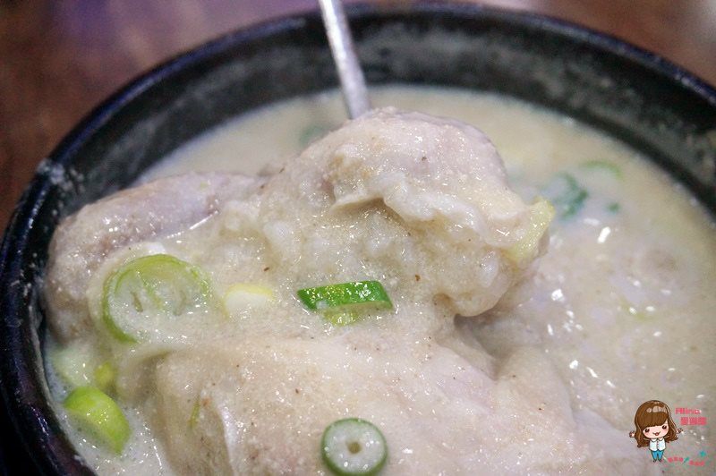 【首爾美食】弘大百年百歲土種蔘雞湯，黑棗人參雞塞白糯米 @Alina 愛琳娜
