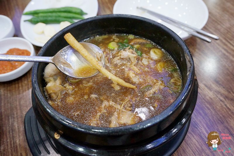 【首爾美食】弘大百年百歲土種蔘雞湯，黑棗人參雞塞白糯米 @Alina 愛琳娜
