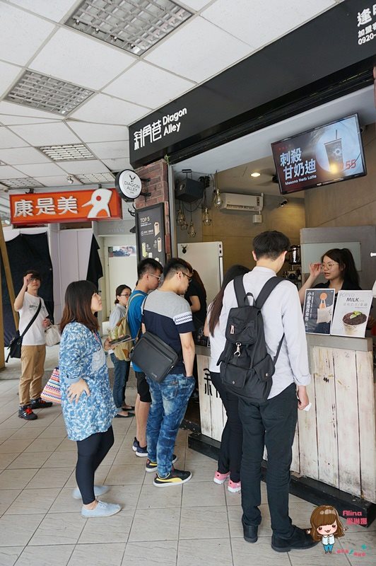 【台中住宿】逢甲夜市民宿 斜角旅人 老宅文青風，喝斜角巷逛夜市 @Alina 愛琳娜