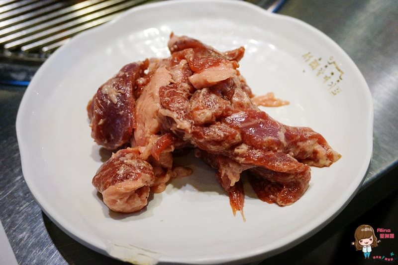 【首爾美食】喜來稀肉 烤海鷗肉好吃，韓劇太陽的後裔聚餐烤肉店 @Alina 愛琳娜