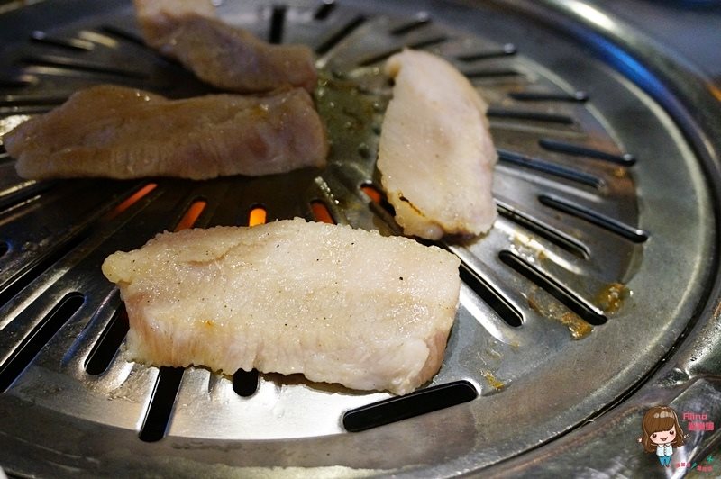 【首爾美食】喜來稀肉 烤海鷗肉好吃,韓劇太陽的後裔聚餐烤肉店 @Alina 愛琳娜 【首爾美食】喜來稀肉 烤海鷗肉好吃,韓劇太陽的後裔聚餐烤肉店 @Alina 愛琳娜