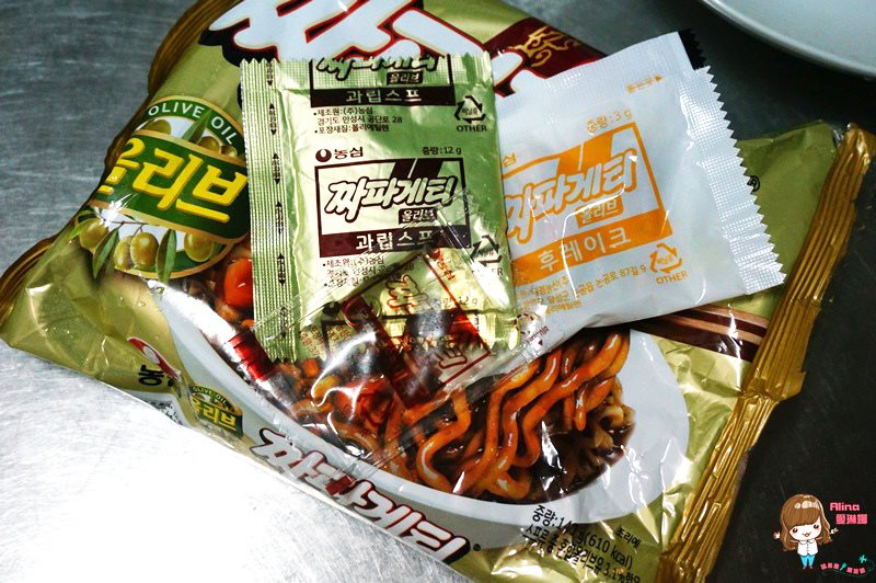 【首爾購物】韓國零食冰品泡麵篇｜養樂多冰沙.氣泡酒.火雞辣拌麵 @Alina 愛琳娜