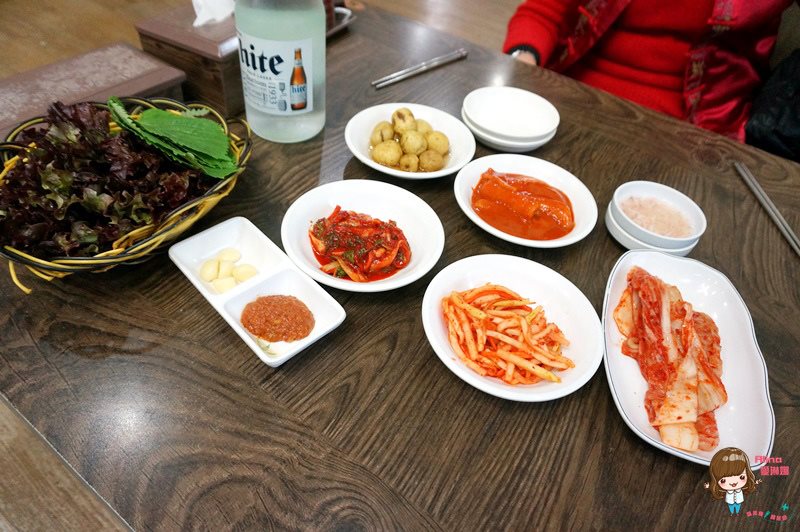 【首爾美食】弘大豬鼻包肉|三代同堂老字號菜包肉、豬血腸 @Alina 愛琳娜 【首爾美食】弘大豬鼻包肉|三代同堂老字號菜包肉、豬血腸 @Alina 愛琳娜
