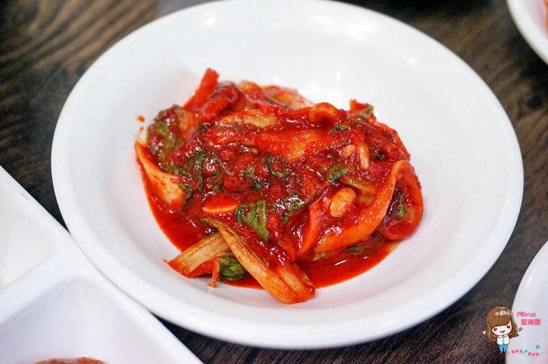 【首爾美食】弘大豬鼻包肉｜三代同堂老字號菜包肉、豬血腸 @Alina 愛琳娜