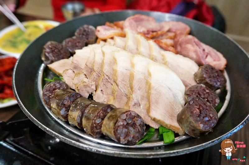 【首爾美食】弘大豬鼻包肉|三代同堂老字號菜包肉、豬血腸 @Alina 愛琳娜 【首爾美食】弘大豬鼻包肉|三代同堂老字號菜包肉、豬血腸 @Alina 愛琳娜