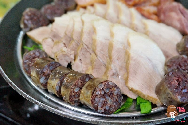 【首爾美食】弘大豬鼻包肉|三代同堂老字號菜包肉、豬血腸 @Alina 愛琳娜 【首爾美食】弘大豬鼻包肉|三代同堂老字號菜包肉、豬血腸 @Alina 愛琳娜