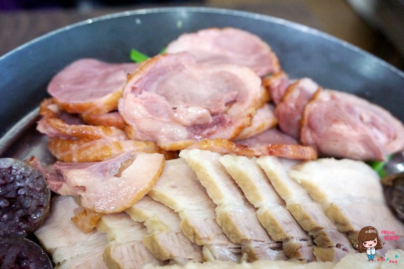 【首爾美食】弘大豬鼻包肉|三代同堂老字號菜包肉、豬血腸 @Alina 愛琳娜 【首爾美食】弘大豬鼻包肉|三代同堂老字號菜包肉、豬血腸 @Alina 愛琳娜