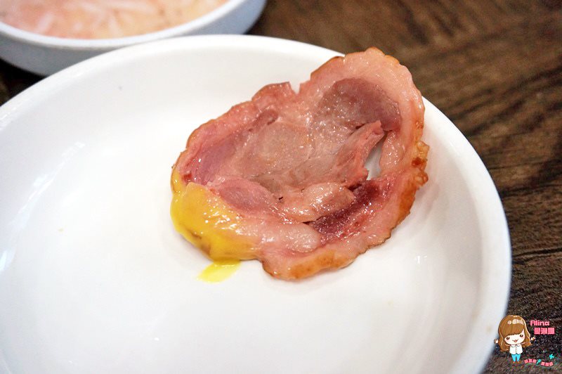 【首爾美食】弘大豬鼻包肉｜三代同堂老字號菜包肉、豬血腸 @Alina 愛琳娜