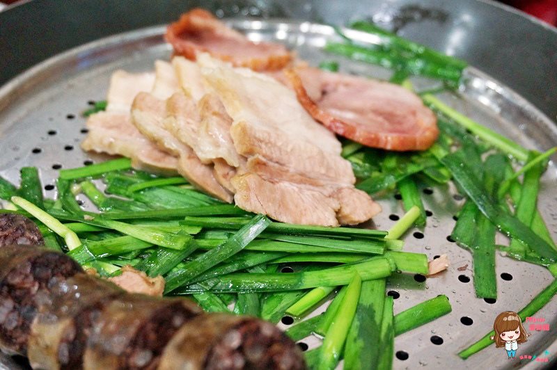【首爾美食】弘大豬鼻包肉|三代同堂老字號菜包肉、豬血腸 @Alina 愛琳娜 【首爾美食】弘大豬鼻包肉|三代同堂老字號菜包肉、豬血腸 @Alina 愛琳娜
