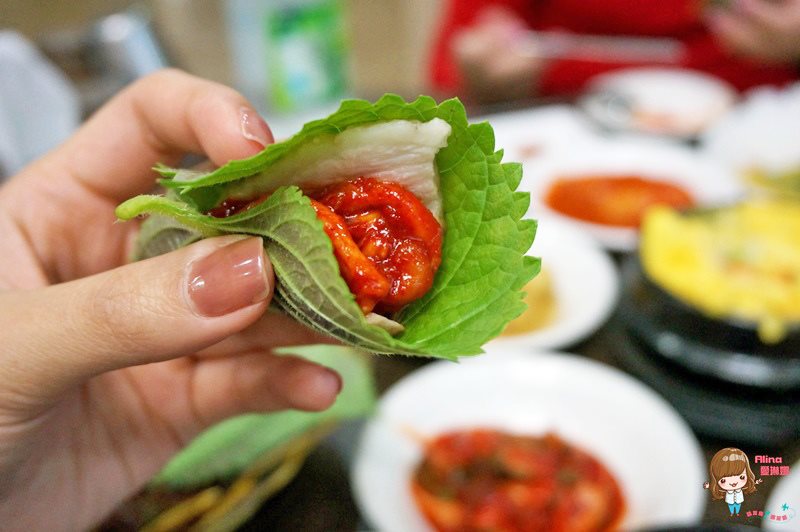 【首爾美食】弘大豬鼻包肉｜三代同堂老字號菜包肉、豬血腸 @Alina 愛琳娜