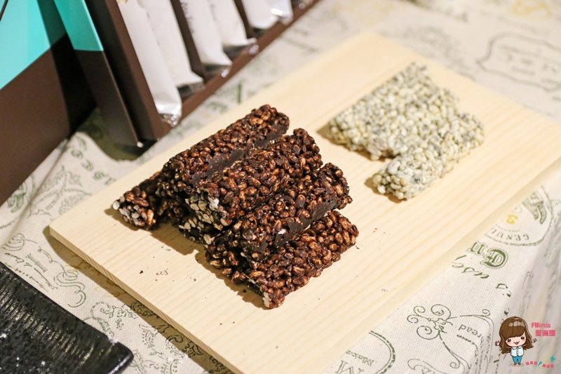 【網購美食】台灣國際食品暨設備展：08真的酥花生糖、鮮乳坊 @Alina 愛琳娜