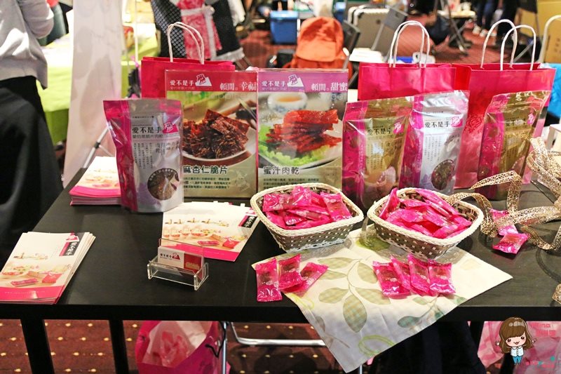 【網購美食】台灣國際食品暨設備展：08真的酥花生糖、鮮乳坊 @Alina 愛琳娜