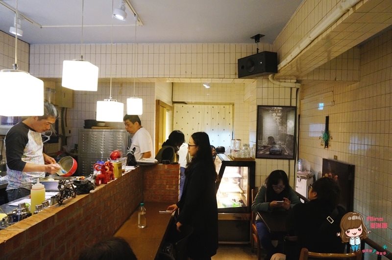 【台北美食】Flys Kitchen 蒼蠅哥限量肉桂捲，西西里咖啡最佳良伴 @Alina 愛琳娜