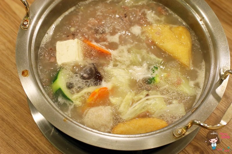 【台北美食】拾石鍋物 科技大樓炊煮鍋蒸煮清甜，還有石頭涮涮鍋 @Alina 愛琳娜