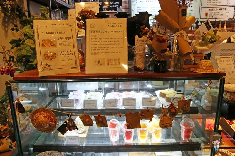 【首爾咖啡館】ARRIATE Cafe 江南花草咖啡館，乾燥花夢幻芬芳香 @Alina 愛琳娜