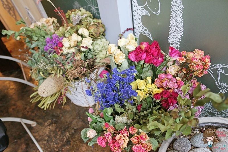 【首爾咖啡館】ARRIATE Cafe 江南花草咖啡館，乾燥花夢幻芬芳香 @Alina 愛琳娜