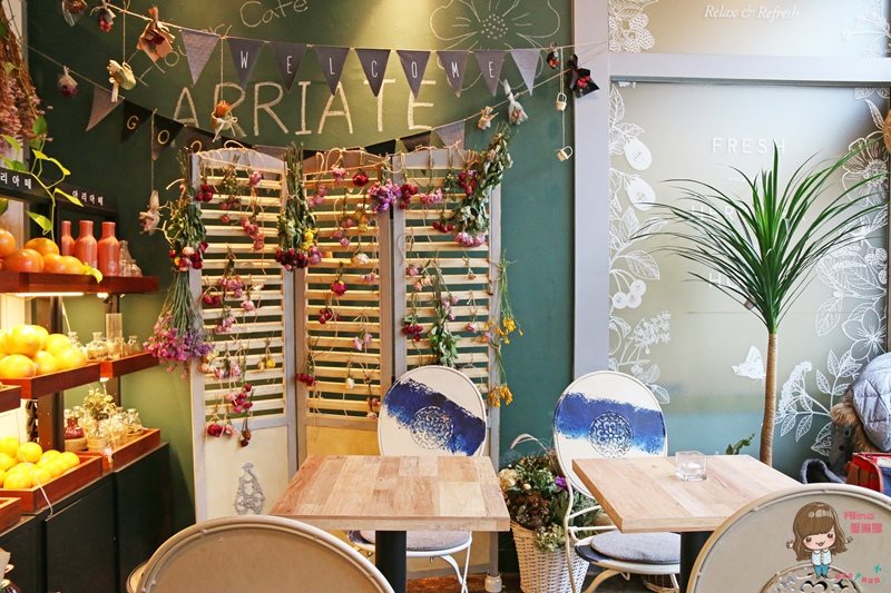 【首爾咖啡館】ARRIATE Cafe 江南花草咖啡館，乾燥花夢幻芬芳香 @Alina 愛琳娜