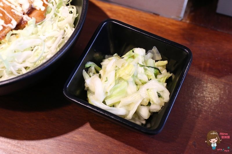 【台北食記】佐藤精肉店 akiba 平價蓋飯,烤五花、薑汁豬肉丼飯 @Alina 愛琳娜 【台北食記】佐藤精肉店 akiba 平價蓋飯,烤五花、薑汁豬肉丼飯 @Alina 愛琳娜