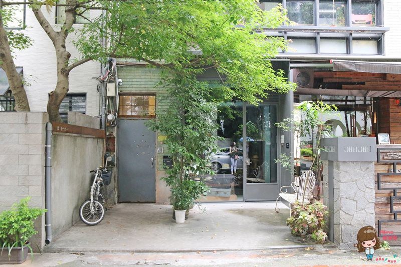 【台北美食】光一咖啡 中山老宅復古文青咖啡館，推薦蜂巢米鬆餅 @Alina 愛琳娜