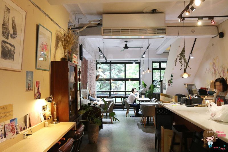 【台北美食】光一咖啡 中山老宅復古文青咖啡館，推薦蜂巢米鬆餅 @Alina 愛琳娜