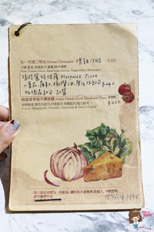 【台北美食】光一咖啡 中山老宅復古文青咖啡館，推薦蜂巢米鬆餅 @Alina 愛琳娜