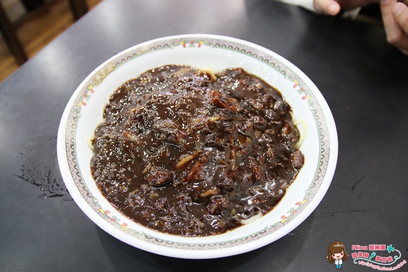 【首爾美食】東華飯店 韓式炸醬麵 黑嚕嚕的拌醬十分特別 @Alina 愛琳娜