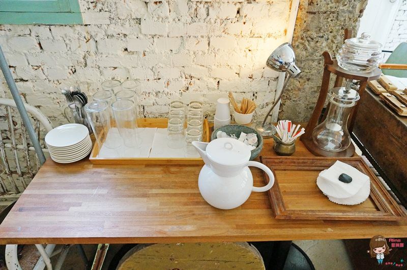 2J CAFE 韓式咖啡館 複合式餐酒館｜老宅工業風環境 @Alina 愛琳娜