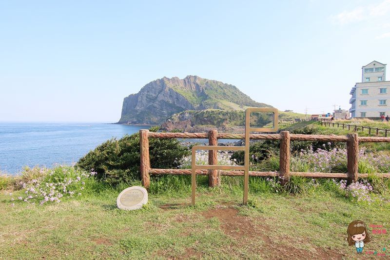 【濟州島咖啡館】AIYA Cafe 西歸浦城山日出峰 黑豬肉日出峰披薩 @Alina 愛琳娜
