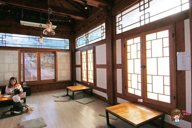 【濟州島咖啡館】AIYA Cafe 西歸浦城山日出峰 黑豬肉日出峰披薩 @Alina 愛琳娜