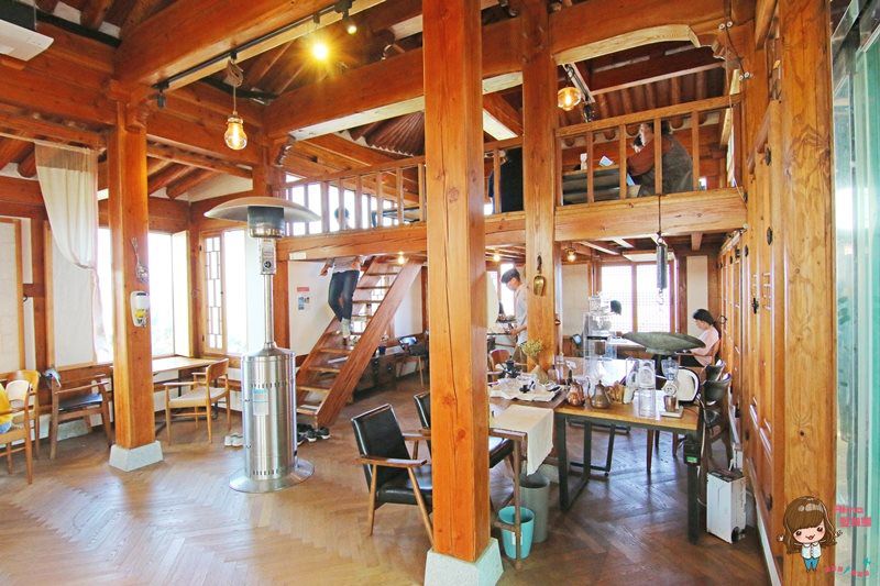 【濟州島咖啡館】AIYA Cafe 西歸浦城山日出峰 黑豬肉日出峰披薩 @Alina 愛琳娜