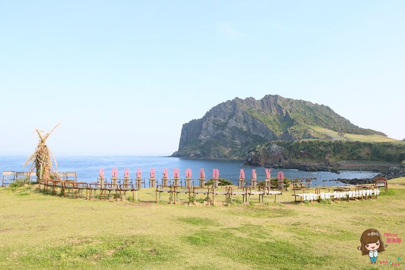 【濟州島咖啡館】AIYA Cafe 西歸浦城山日出峰 黑豬肉日出峰披薩 @Alina 愛琳娜