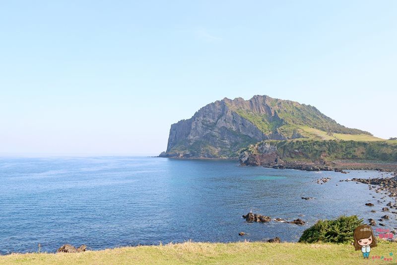 【濟州島咖啡館】AIYA Cafe 西歸浦城山日出峰 黑豬肉日出峰披薩 @Alina 愛琳娜