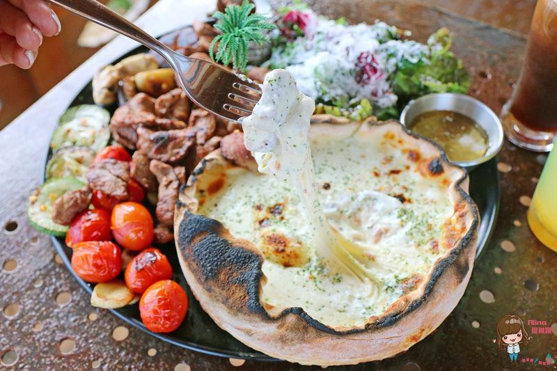 【濟州島咖啡館】AIYA Cafe 西歸浦城山日出峰 黑豬肉日出峰披薩 @Alina 愛琳娜