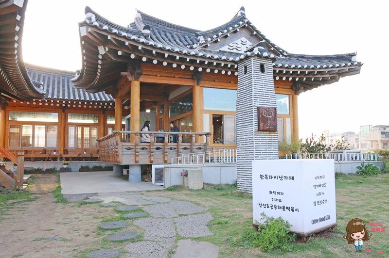 【濟州島咖啡館】AIYA Cafe 西歸浦城山日出峰 黑豬肉日出峰披薩 @Alina 愛琳娜