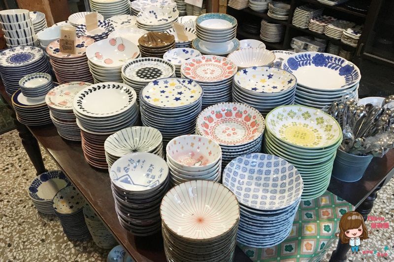 【台南景點】Gacha Box 台南巨型扭蛋機 貨櫃市集 日式食器餐盤 餐桌上的鹿早 @Alina 愛琳娜 【台南景點】Gacha Box 台南巨型扭蛋機 貨櫃市集 日式食器餐盤 餐桌上的鹿早 @Alina 愛琳娜
