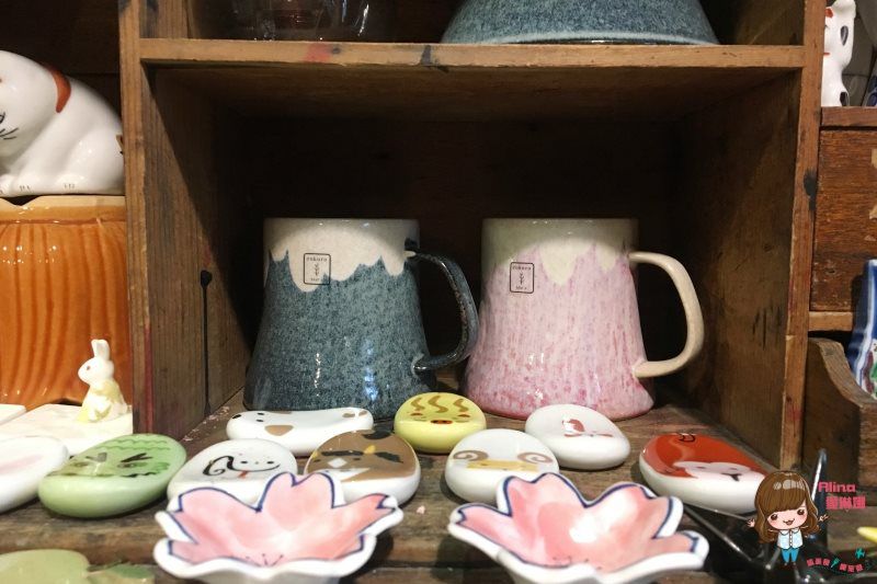 【台南景點】Gacha Box 台南巨型扭蛋機 貨櫃市集 日式食器餐盤 餐桌上的鹿早 @Alina 愛琳娜 【台南景點】Gacha Box 台南巨型扭蛋機 貨櫃市集 日式食器餐盤 餐桌上的鹿早 @Alina 愛琳娜
