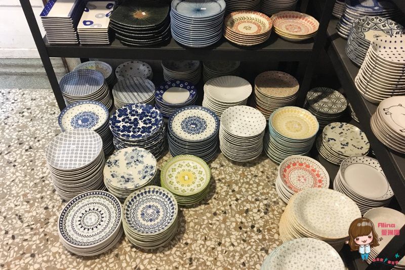 【台南景點】Gacha Box 台南巨型扭蛋機 貨櫃市集 日式食器餐盤 餐桌上的鹿早 @Alina 愛琳娜 【台南景點】Gacha Box 台南巨型扭蛋機 貨櫃市集 日式食器餐盤 餐桌上的鹿早 @Alina 愛琳娜