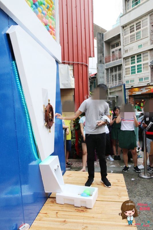 【台南景點】Gacha Box 台南巨型扭蛋機 貨櫃市集 日式食器餐盤 餐桌上的鹿早 @Alina 愛琳娜