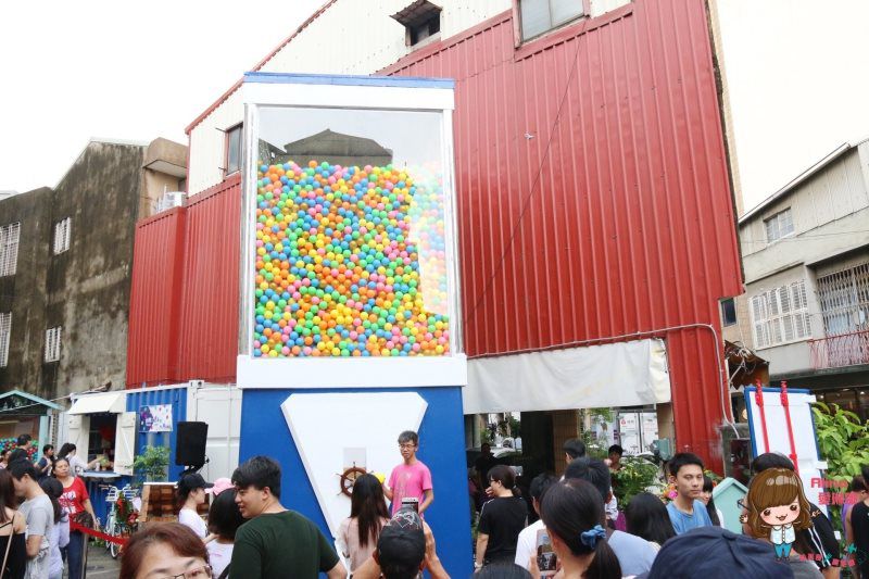 【台南景點】Gacha Box 台南巨型扭蛋機 貨櫃市集 日式食器餐盤 餐桌上的鹿早 @Alina 愛琳娜 【台南景點】Gacha Box 台南巨型扭蛋機 貨櫃市集 日式食器餐盤 餐桌上的鹿早 @Alina 愛琳娜