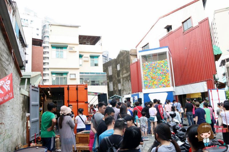 【台南景點】Gacha Box 台南巨型扭蛋機 貨櫃市集 日式食器餐盤 餐桌上的鹿早 @Alina 愛琳娜
