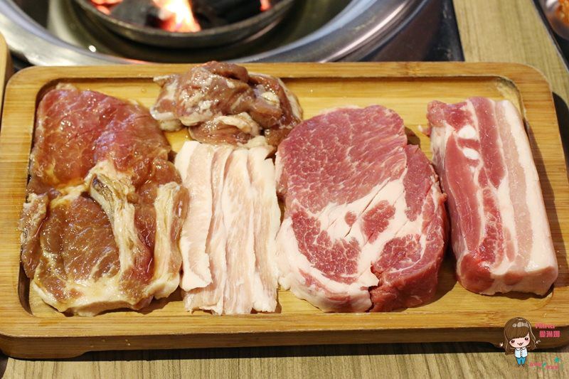 【食記】台北東區 台韓民國韓式燒肉店 烤豬肉拼盤 西瓜燒酒香甜好消暑 @Alina 愛琳娜 【食記】台北東區 台韓民國韓式燒肉店 烤豬肉拼盤 西瓜燒酒香甜好消暑 @Alina 愛琳娜
