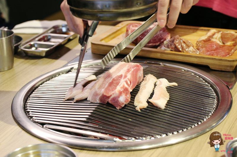 【食記】台北東區 台韓民國韓式燒肉店 烤豬肉拼盤 西瓜燒酒香甜好消暑 @Alina 愛琳娜 【食記】台北東區 台韓民國韓式燒肉店 烤豬肉拼盤 西瓜燒酒香甜好消暑 @Alina 愛琳娜