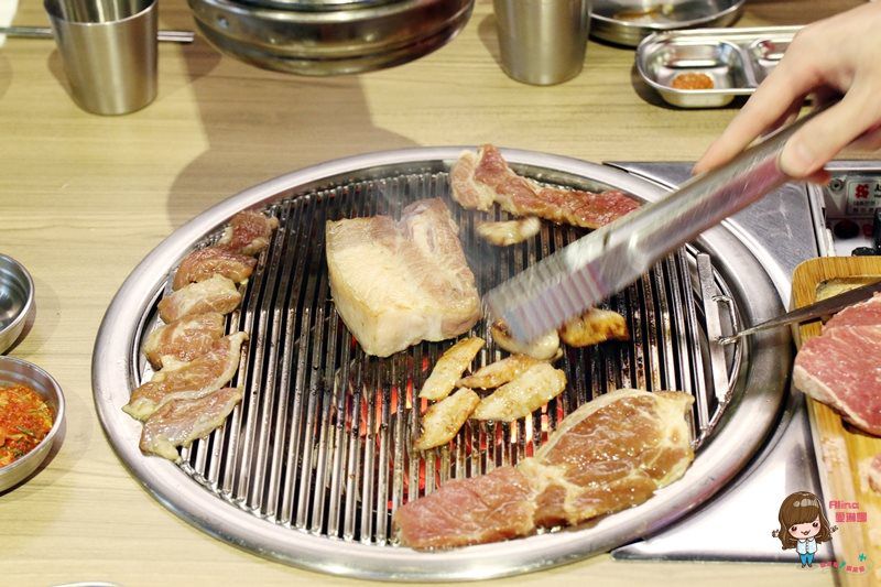 【食記】台北東區 台韓民國韓式燒肉店 烤豬肉拼盤 西瓜燒酒香甜好消暑 @Alina 愛琳娜 【食記】台北東區 台韓民國韓式燒肉店 烤豬肉拼盤 西瓜燒酒香甜好消暑 @Alina 愛琳娜