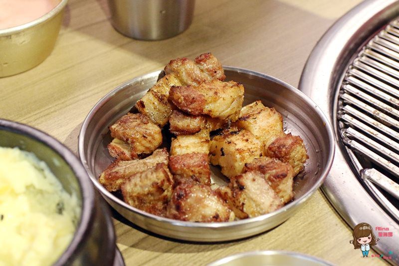 【食記】台北東區 台韓民國韓式燒肉店 烤豬肉拼盤 西瓜燒酒香甜好消暑 @Alina 愛琳娜 【食記】台北東區 台韓民國韓式燒肉店 烤豬肉拼盤 西瓜燒酒香甜好消暑 @Alina 愛琳娜