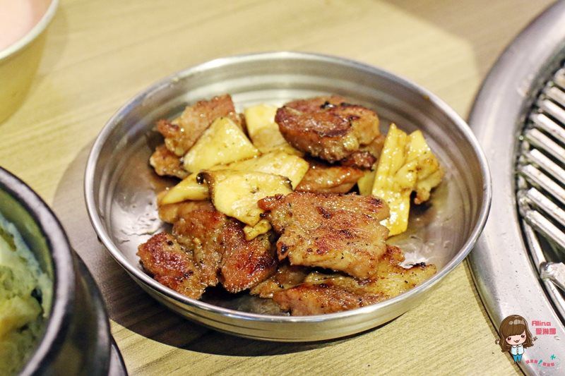 【食記】台北東區 台韓民國韓式燒肉店 烤豬肉拼盤 西瓜燒酒香甜好消暑 @Alina 愛琳娜 【食記】台北東區 台韓民國韓式燒肉店 烤豬肉拼盤 西瓜燒酒香甜好消暑 @Alina 愛琳娜