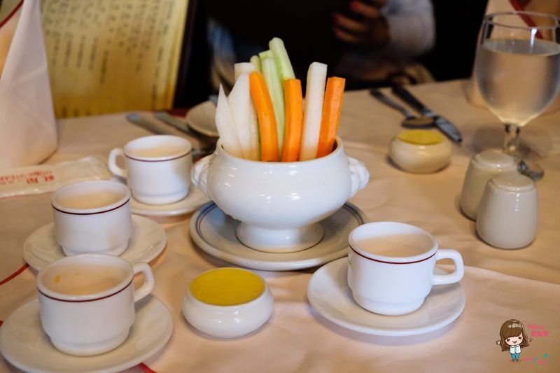 【台北美食】紅屋牛排館 老牌西餐廳｜商業午餐超值牛小排配干貝 @Alina 愛琳娜